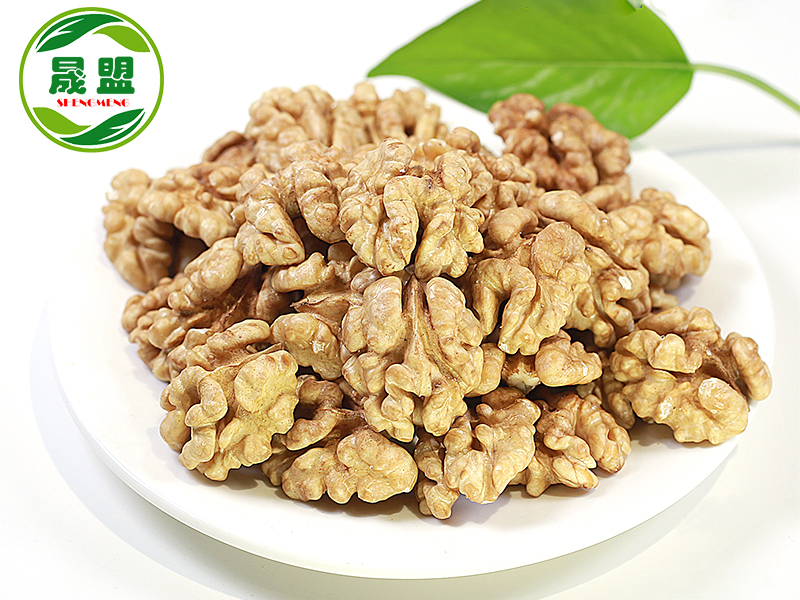 Extra Light Walnut Halves