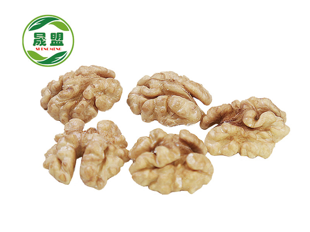 Walnut Kernels in Halves