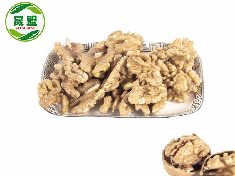 Extra Light Walnut Halves